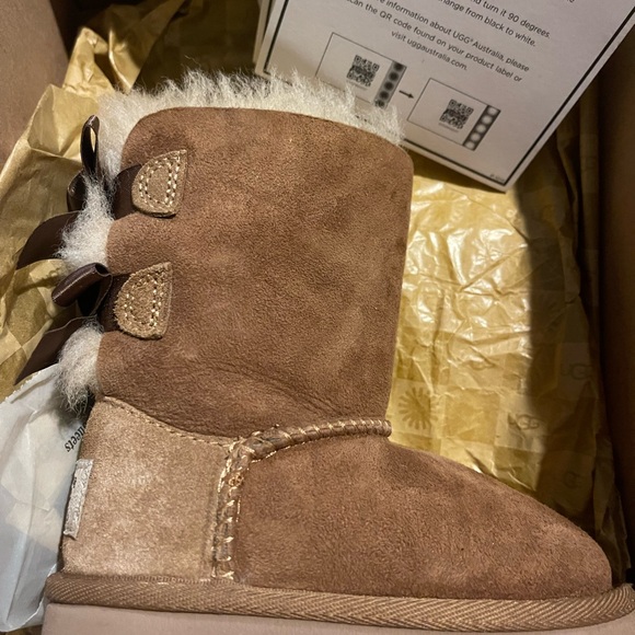 Ugg T Bailey Bow - Picture 7 of 7